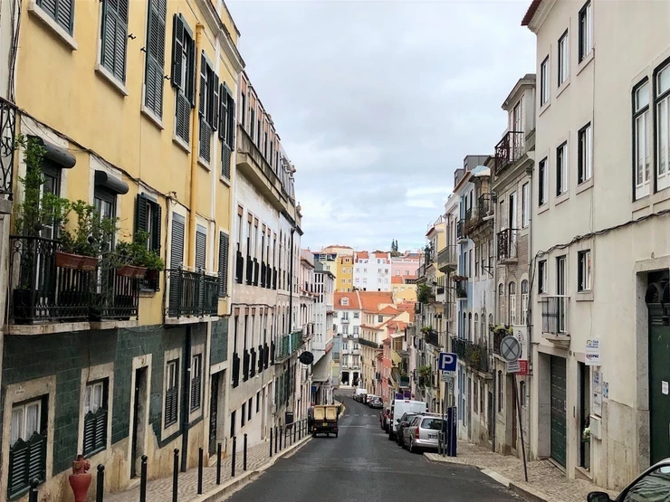 Entre calles y museos: un recorrido por el arte visual de Lisboa